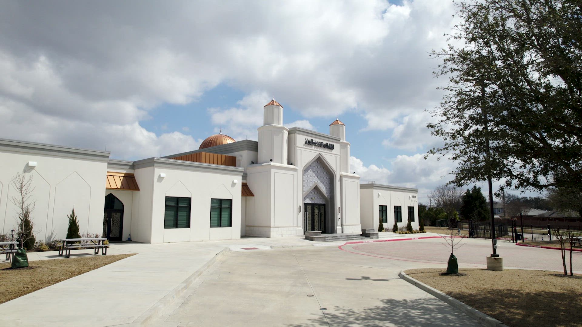 Exploring Key Ahmadiyya Mosques